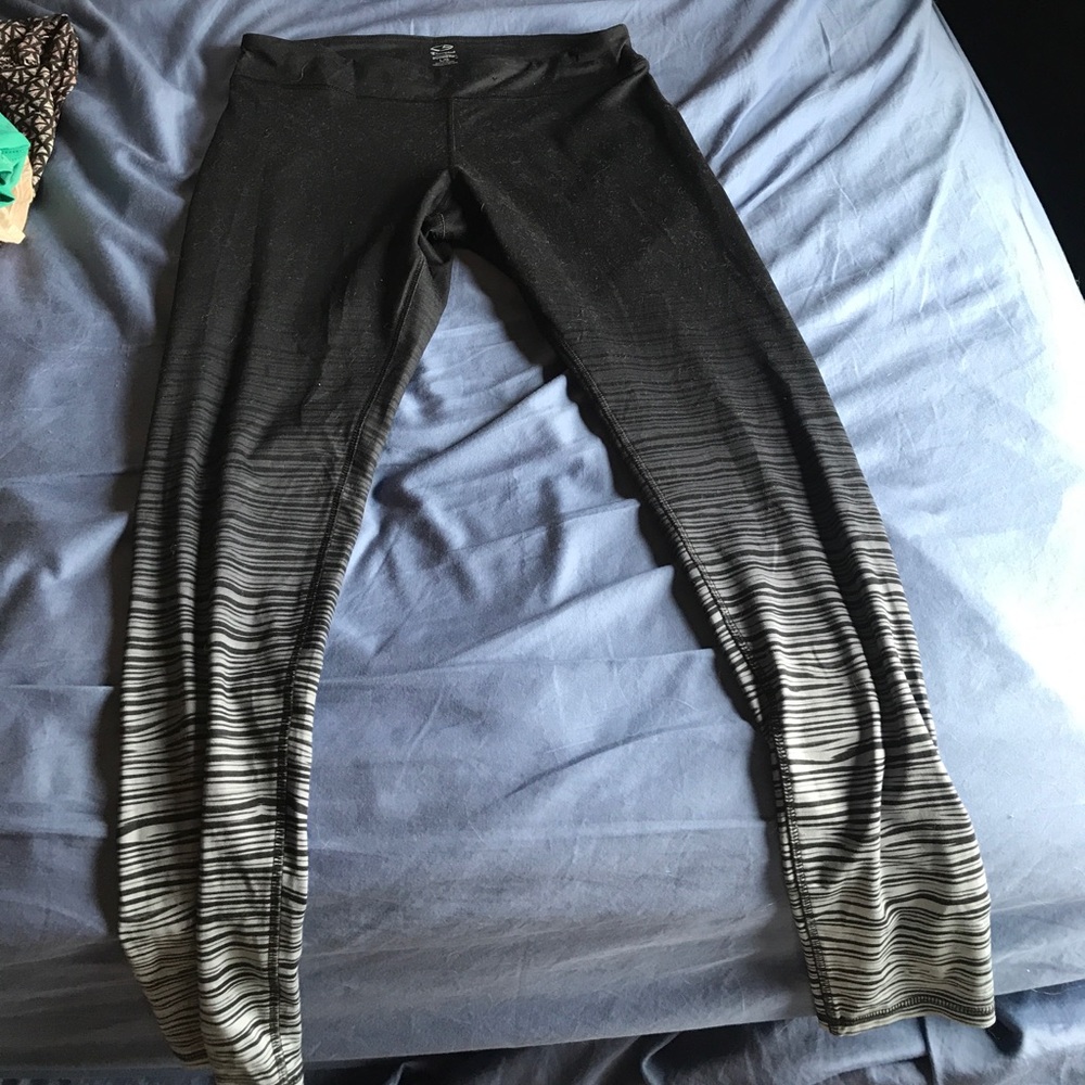 Black leggings with design