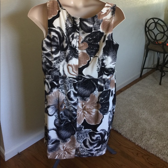 Summer dress - Picture 2 of 4