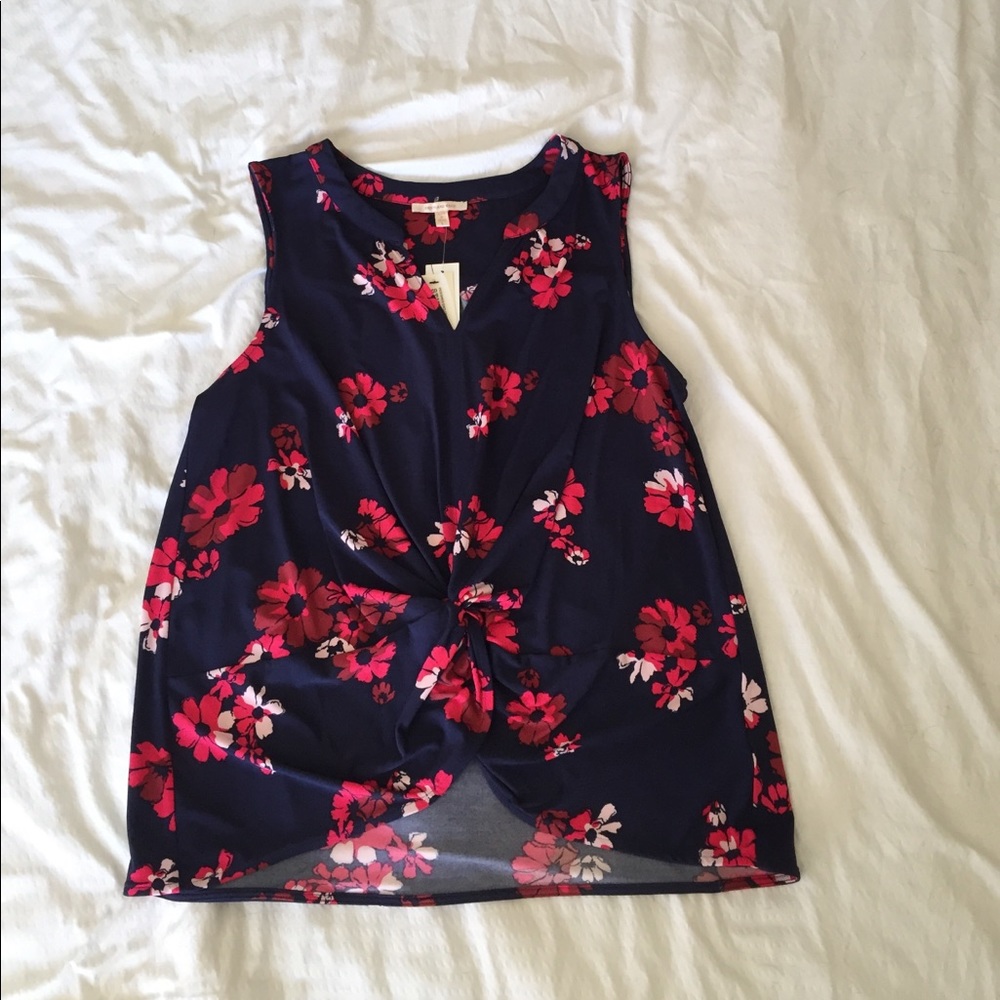 Skies are Blue twist front blouse - size L