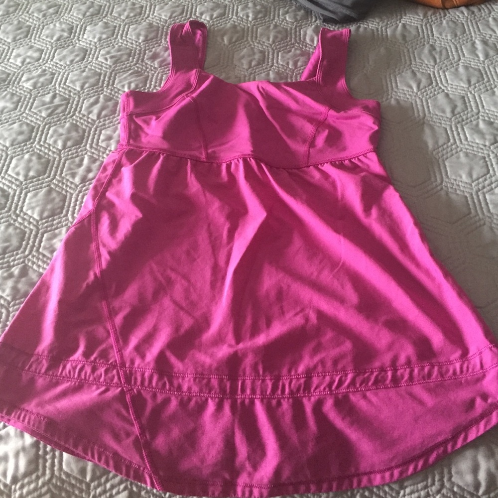 Lululemon workout shirt