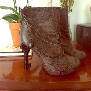 FINAL MARKDOWN- Rare HTF Too Fast Key Booties