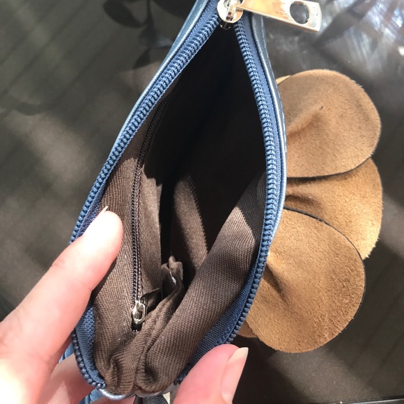 Metallic blue wristlet - Picture 4 of 5