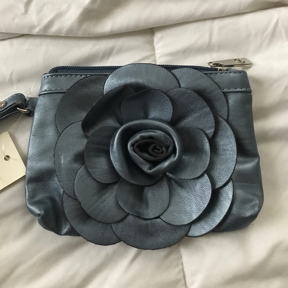 Metallic blue wristlet - Picture 1 of 5