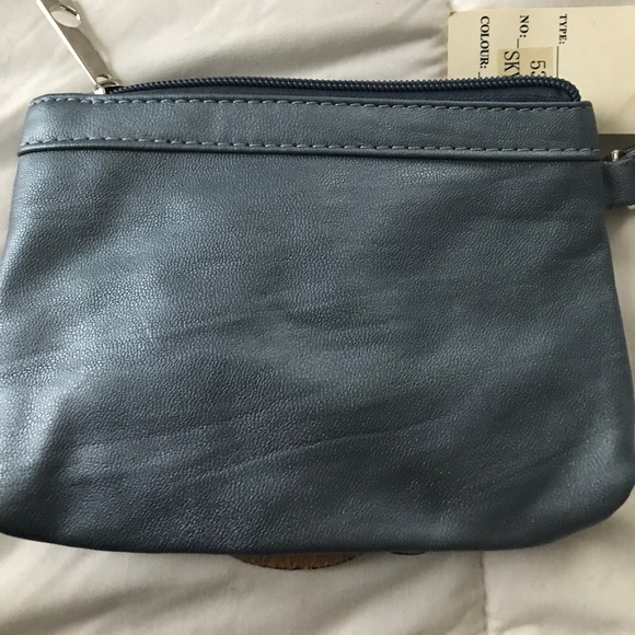 Metallic blue wristlet - Picture 5 of 5
