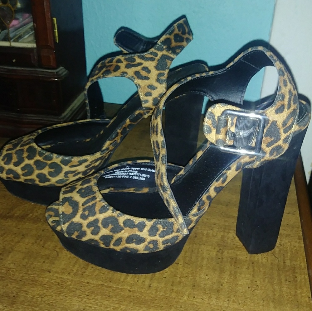 Cheetah chunky high heels