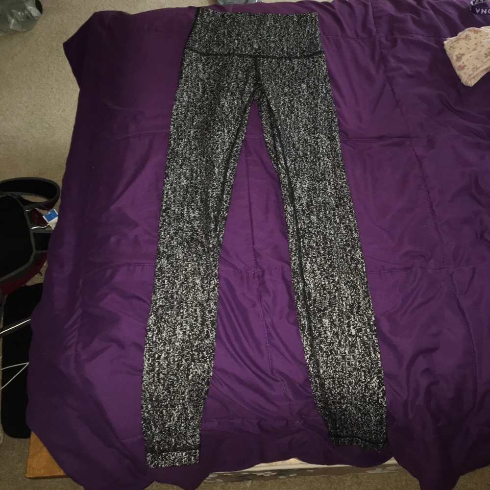 Lulu lemon size 6 full length leggings