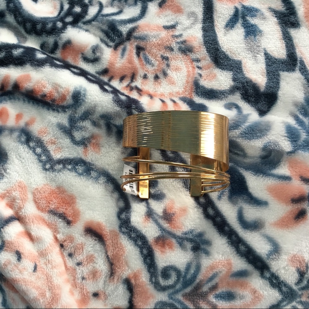 Adjustable bracelet