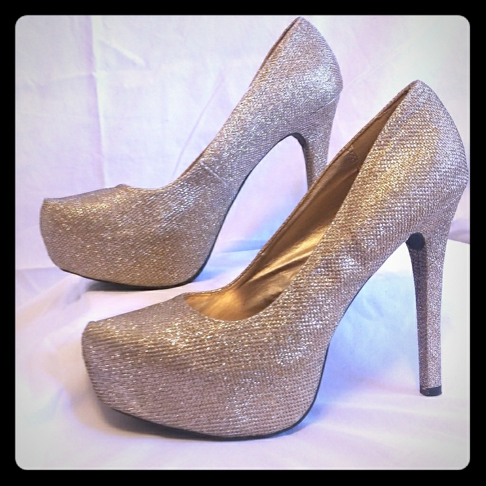 Gold stilettos - Size 10