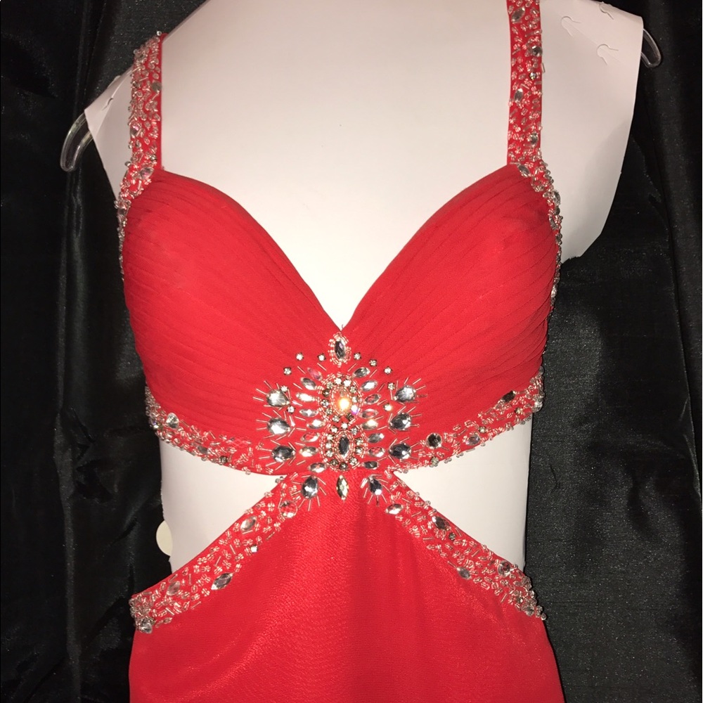 Red Cross-cross back prom dress size 2