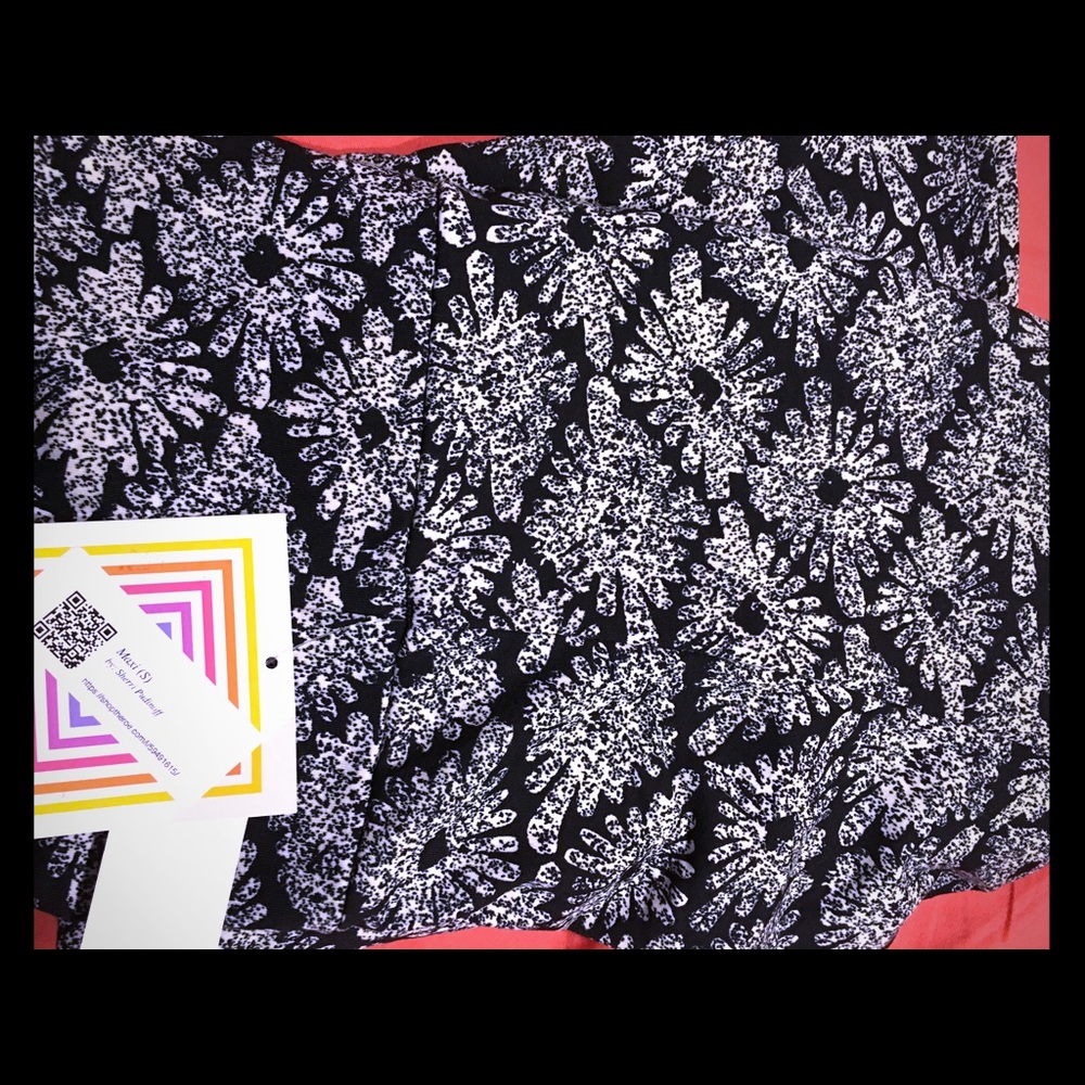 Lularoe Maxi Small black and white nwt - pretty