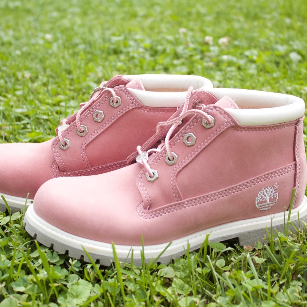 NEVER WORN! WOMEN'S NELLIE WATERPROOF CHUKKA BOOTS