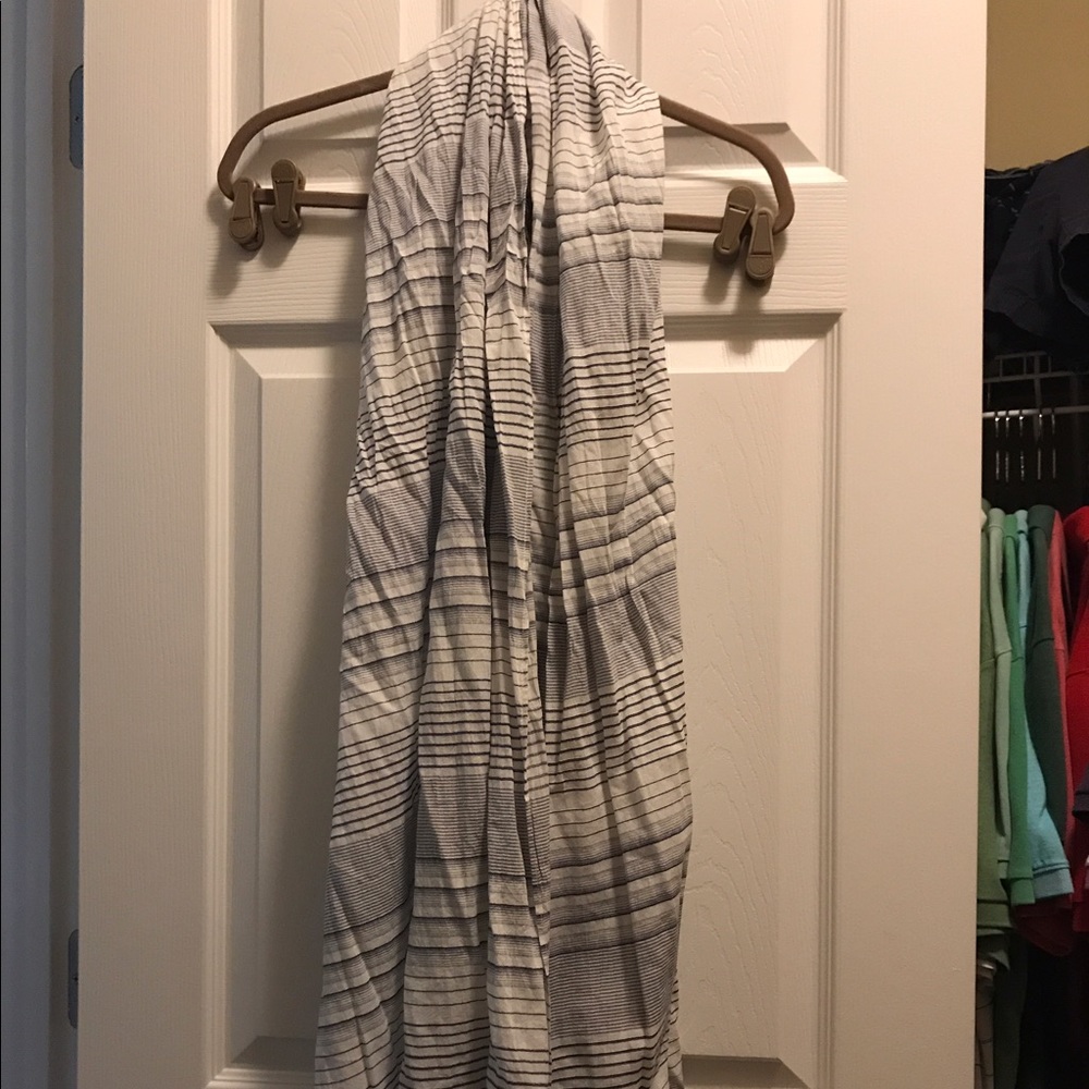 Long banana republic scarf
