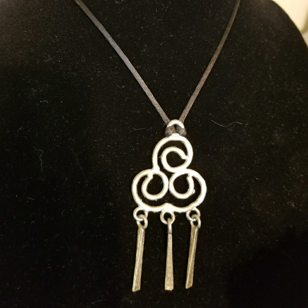 Single Strand Pendant