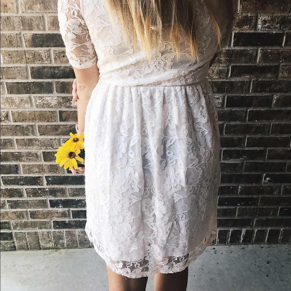 WHITE LACE DRESS - Picture 2 of 2