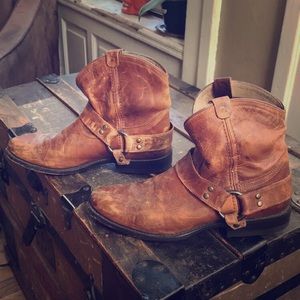 Frye Low-Cut, Flat Boots