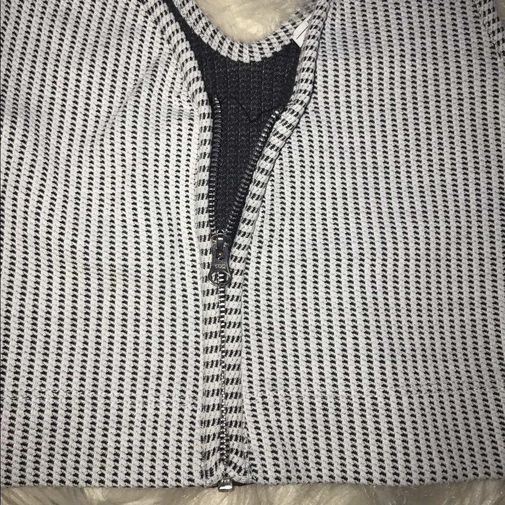 Crop top - Picture 3 of 4