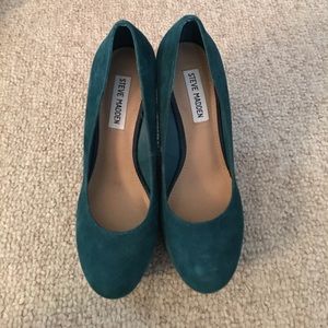 Steve Madden Green Velvet Wedges
