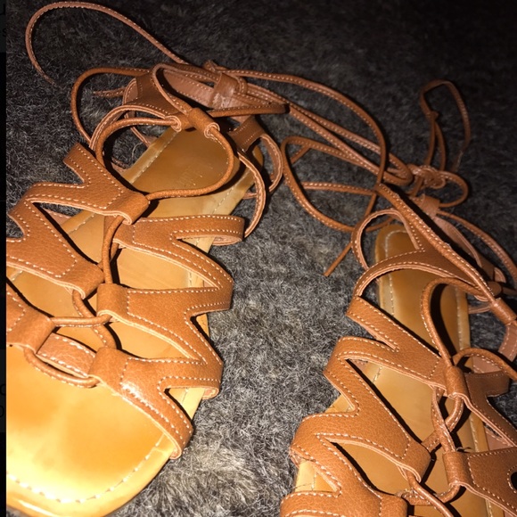 Lace up gladiator sandals - Picture 2 of 3