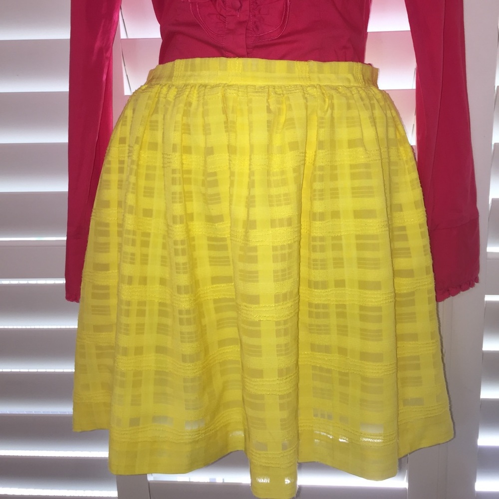 Tildon Soft Yellow Skirt, Size-6, satin lined.