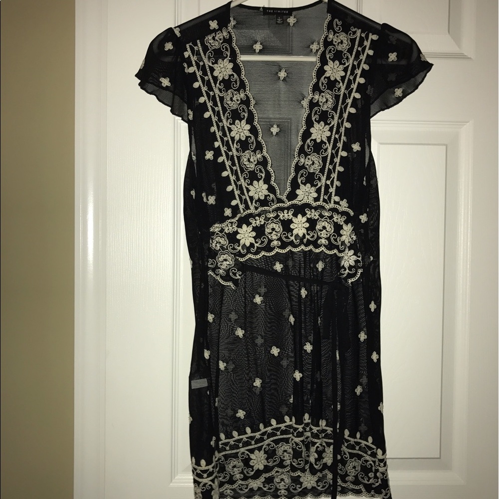 Limited black and white shirt