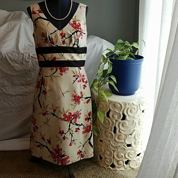 Perfect dress for Wedding? Brunch? - Picture 2 of 4