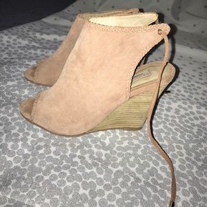 Kristin Cavallari (Chinese Laundry) worn once...