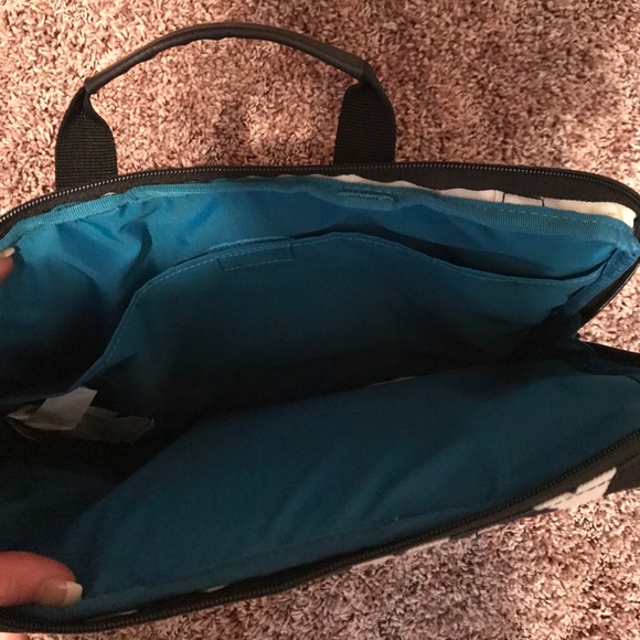 Laptop case - Picture 2 of 2