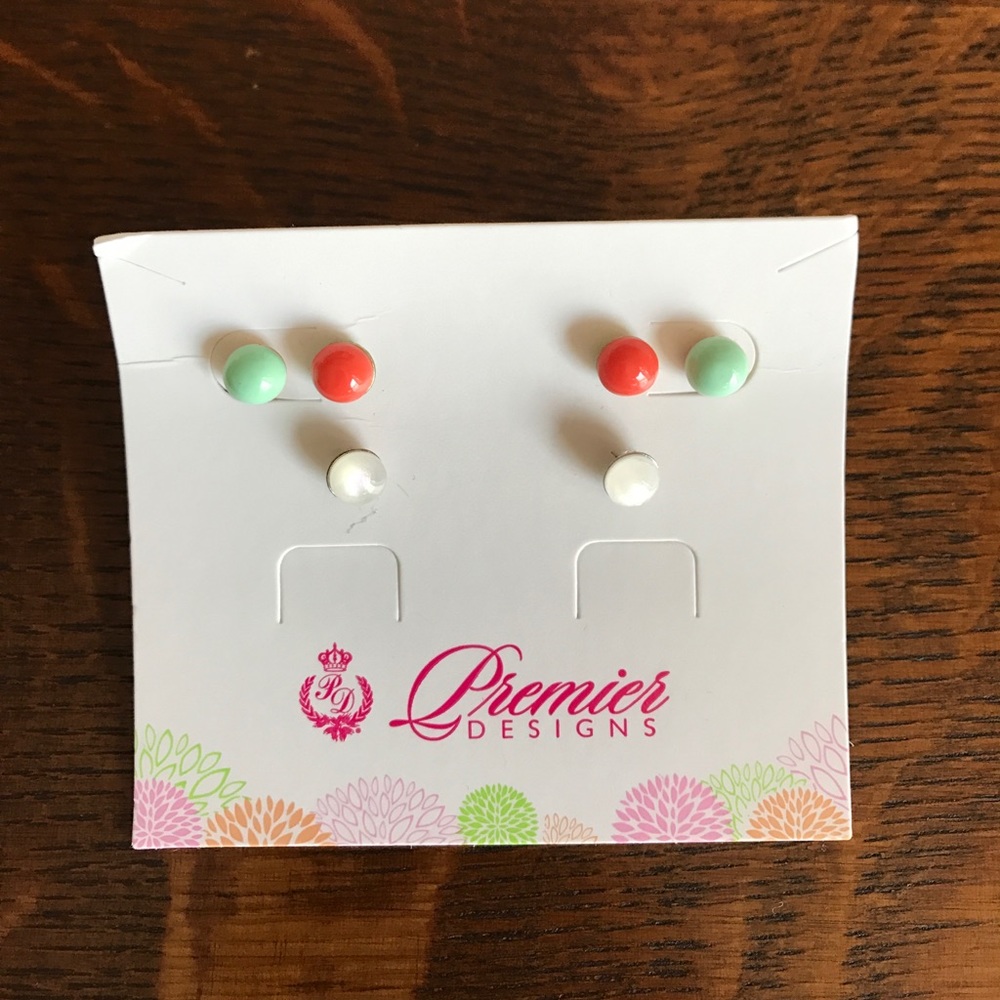 Premier Designs stud earrings