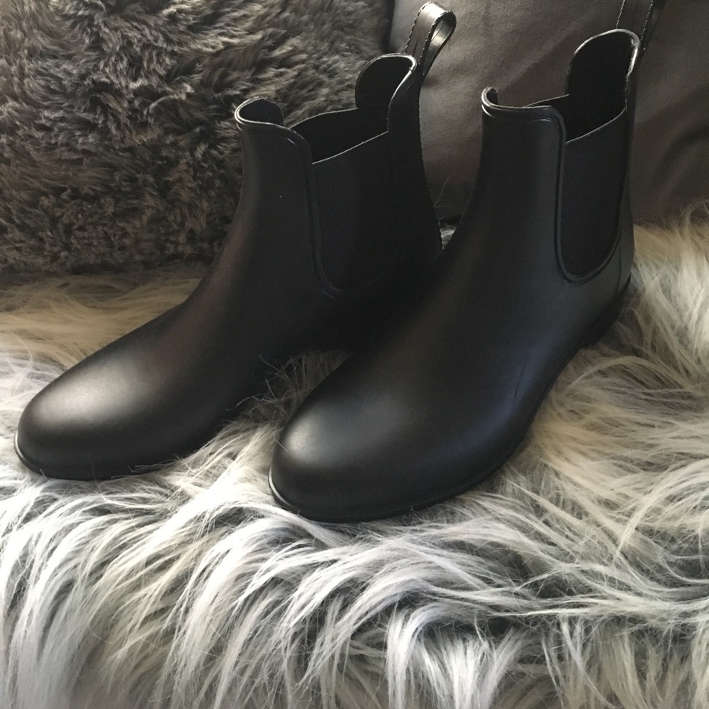 NEVER WORN! Ankle rain boots
