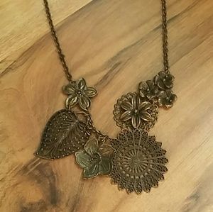 Floral chunky statement necklace 2000s
