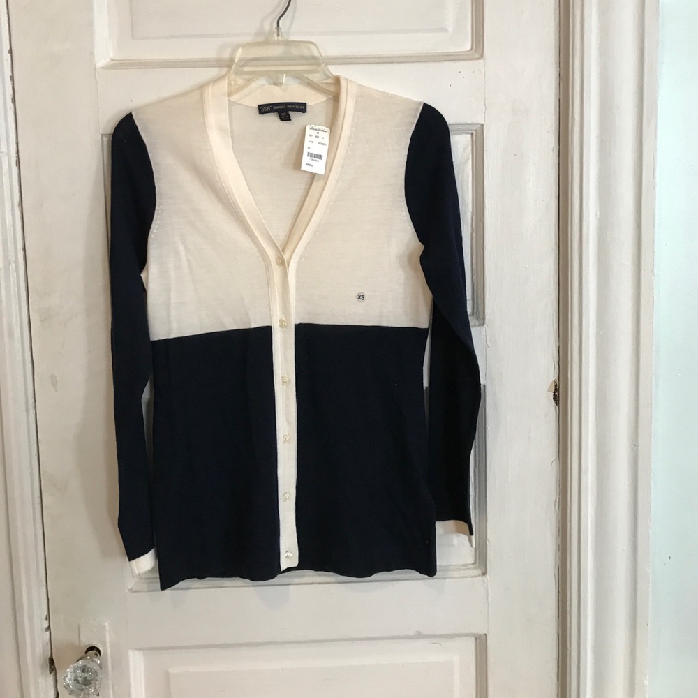 Brooks Brothers light weight wool cardigan can