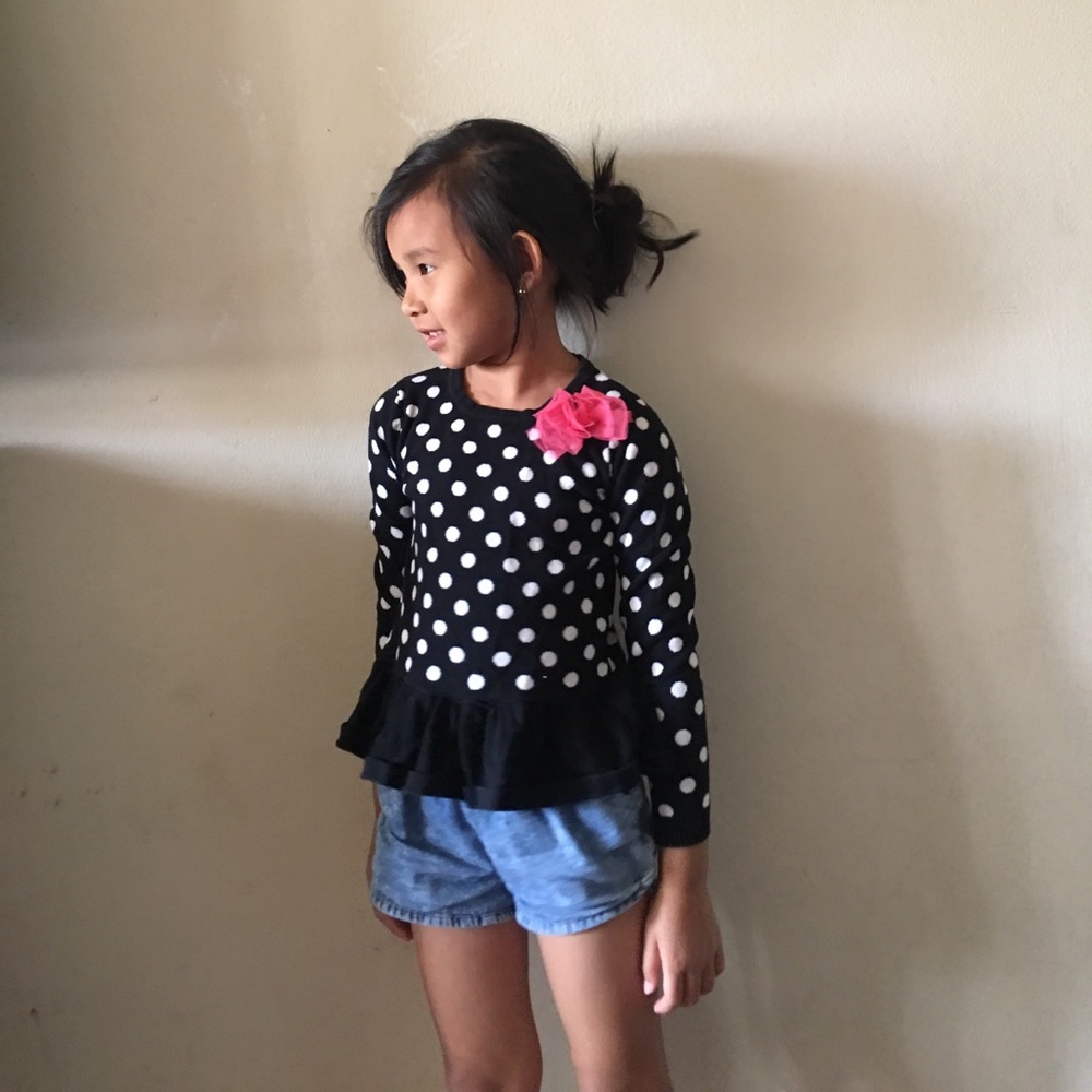 BLACK WHITE POLKADOTTED LONG SLEEVE SWEATER 4/5