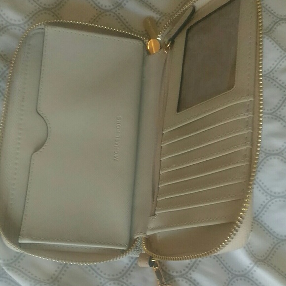 Michael Kors wallet - Picture 3 of 4