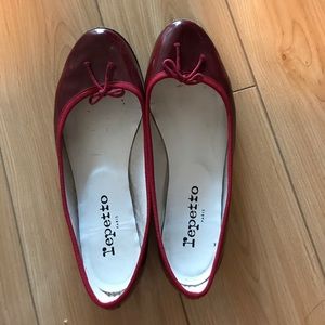 Repertto patent leather flat in red