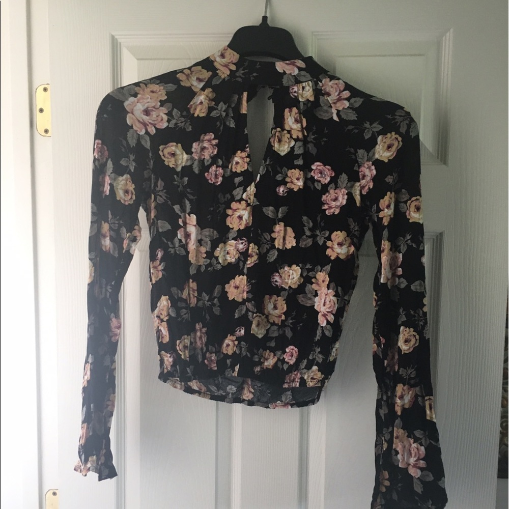 Key hole crop top