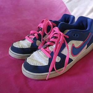Girls size 5 sneakers