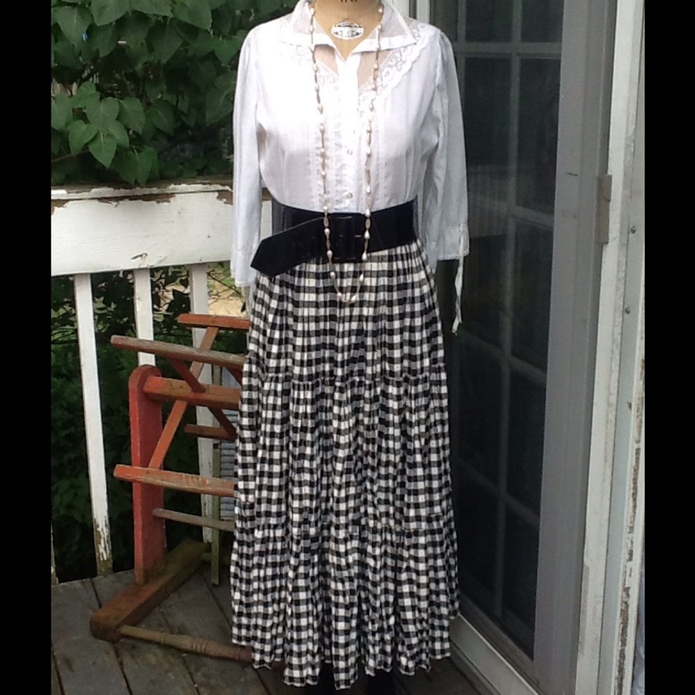 VTG Black & White Buffalo Plaid Full Prairie Skirt