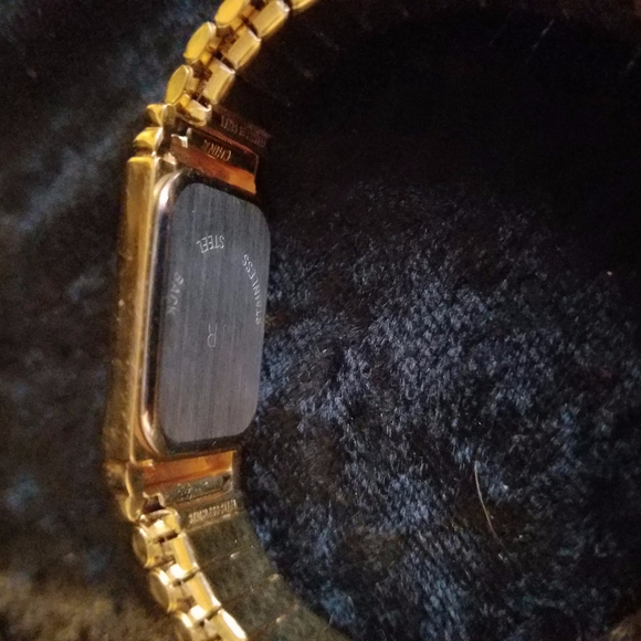 JOANN RIVERS WATCH GOLD TONE - Picture 3 of 4