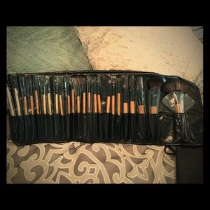 Brand new, 24-piece make up brush set