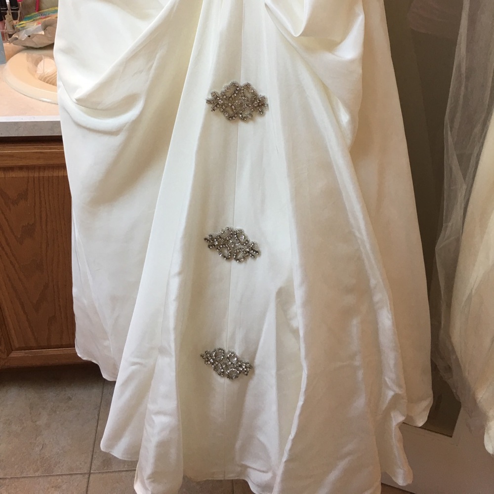 Davids ivory wedding dress embellishments added - Picture 2 of 4