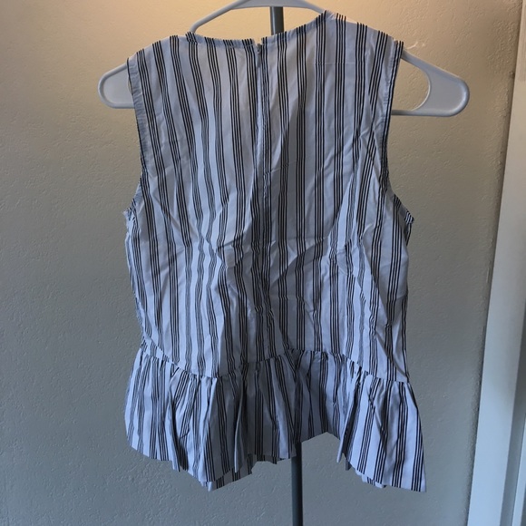 Cute top - Picture 2 of 2