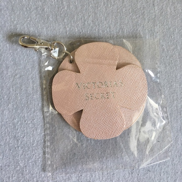Victoria's Secret flower key chain - Picture 2 of 4