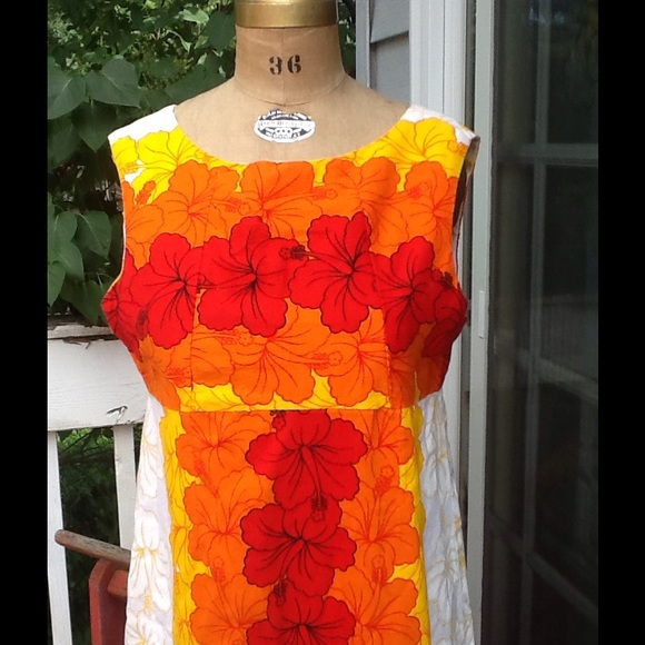 Gorgeous 60s HAWAIIAN Hibiscus Flower Maxi Dress - Picture 2 of 5