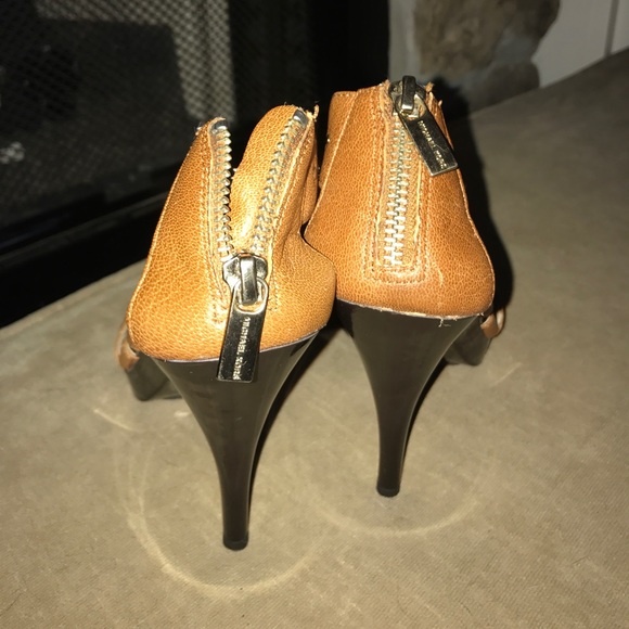 MICHEAL Micheal Kors heels - Picture 2 of 5