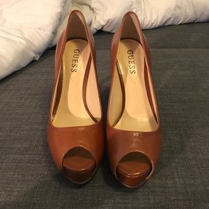 Guess Pumps
