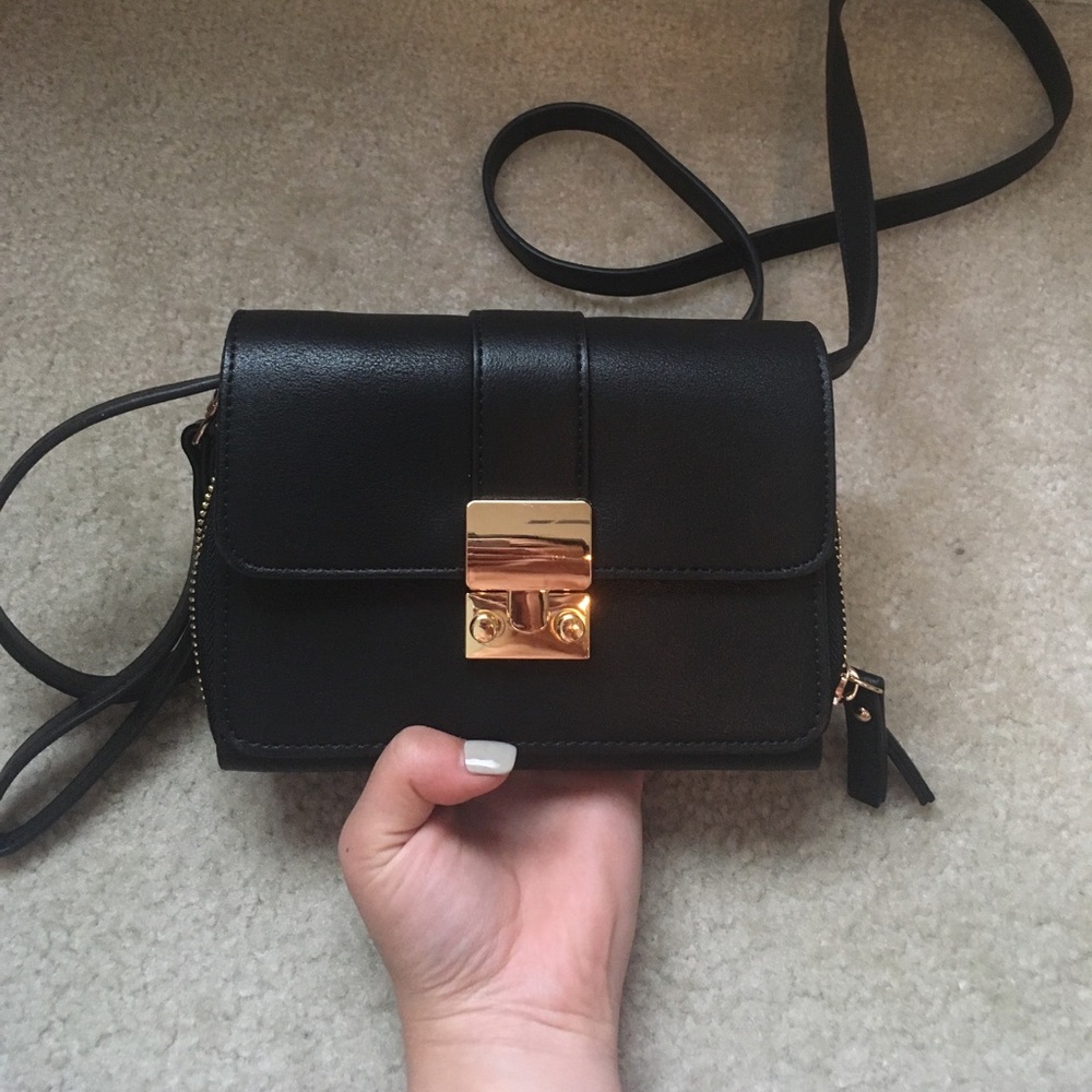 Adjustable crossbody bag