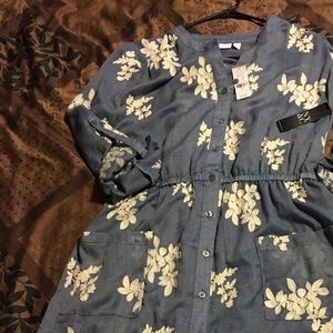 Chambray and lace dress with pockets