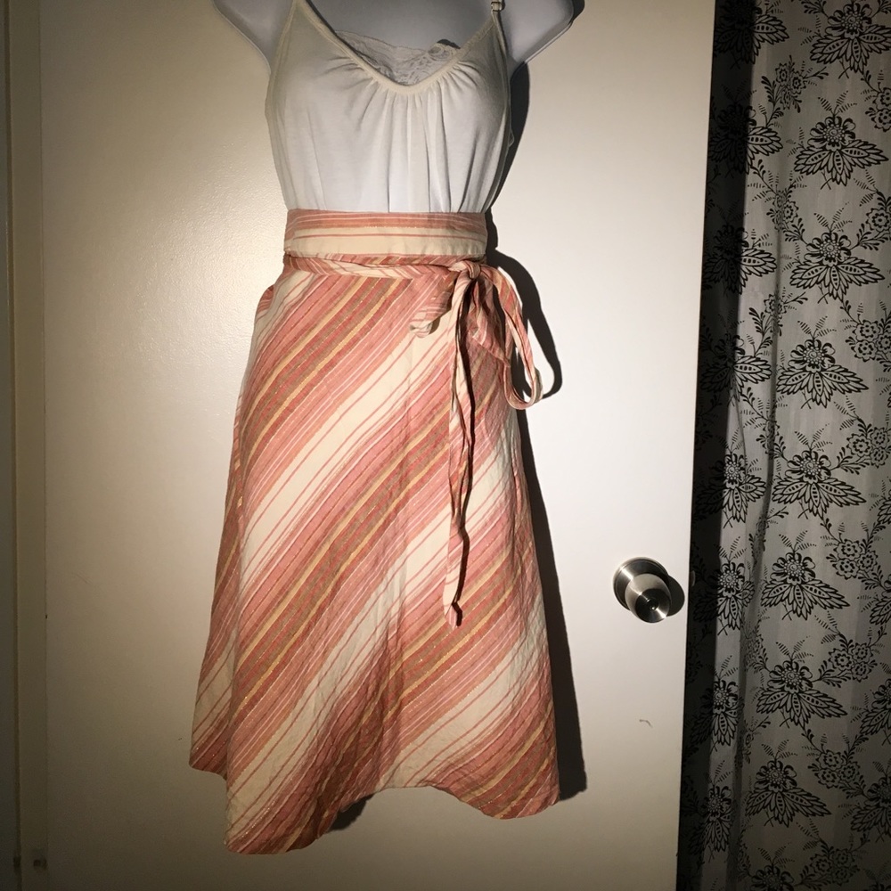 Striped linen skirt. With metallic gold threads