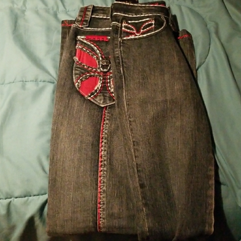 Rebel spirit jeans says size 28 def fits like a 26