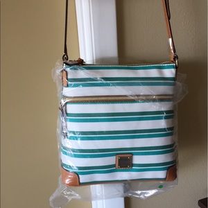 A cross body bag in 3 colors. 💼